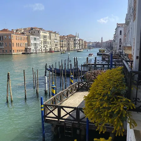 Luxury On The Grand Canal 公寓 *
